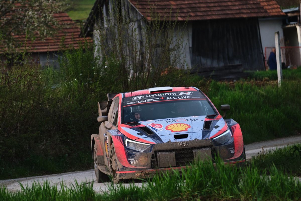 Un pinchazo de Kalle Rovanperä reinicia el Rally de Croacia en su ecuador