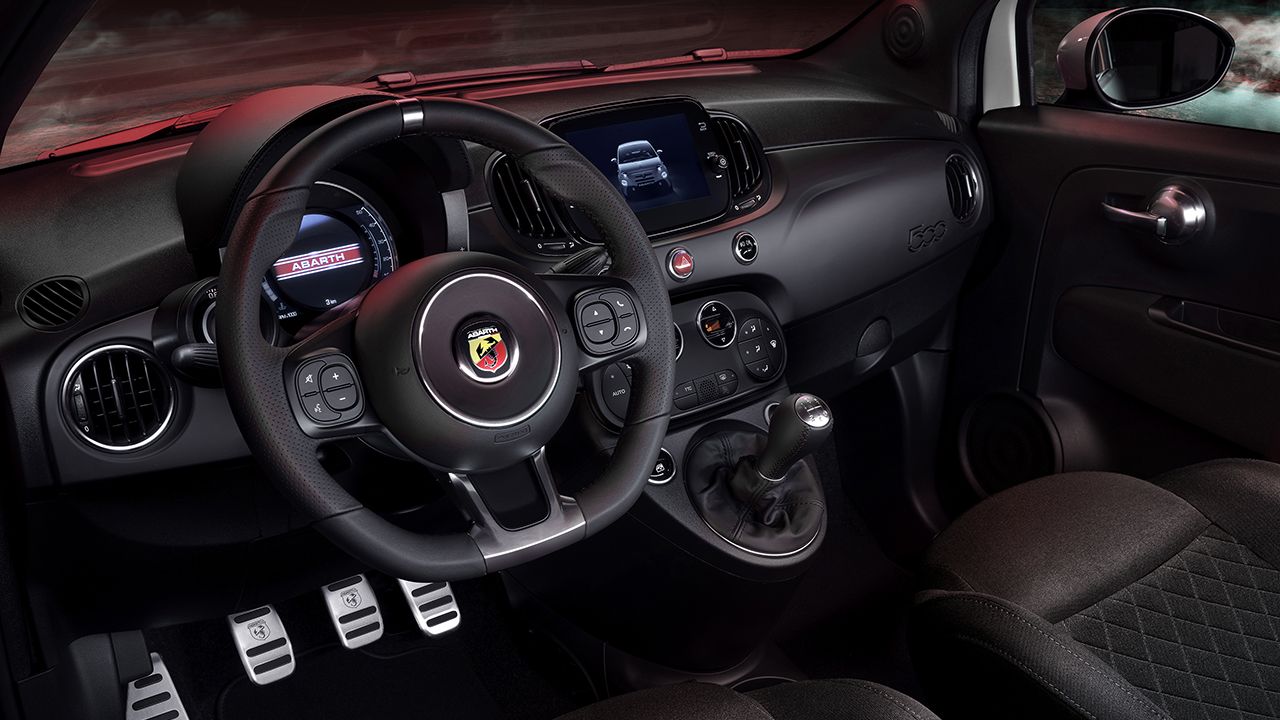 Abarth 595 2022 - interior