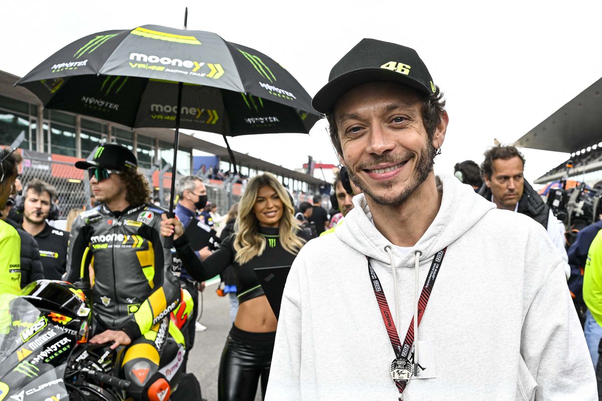 Valentino Rossi recibe el Premio Laureus como 'Icono del Deporte'