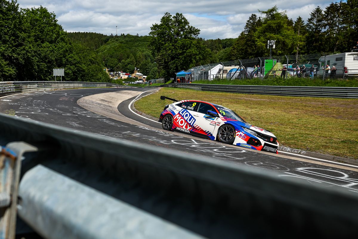 Attila Tassi manda en el FP2 del WTCR en Nürburgring Nordschleife