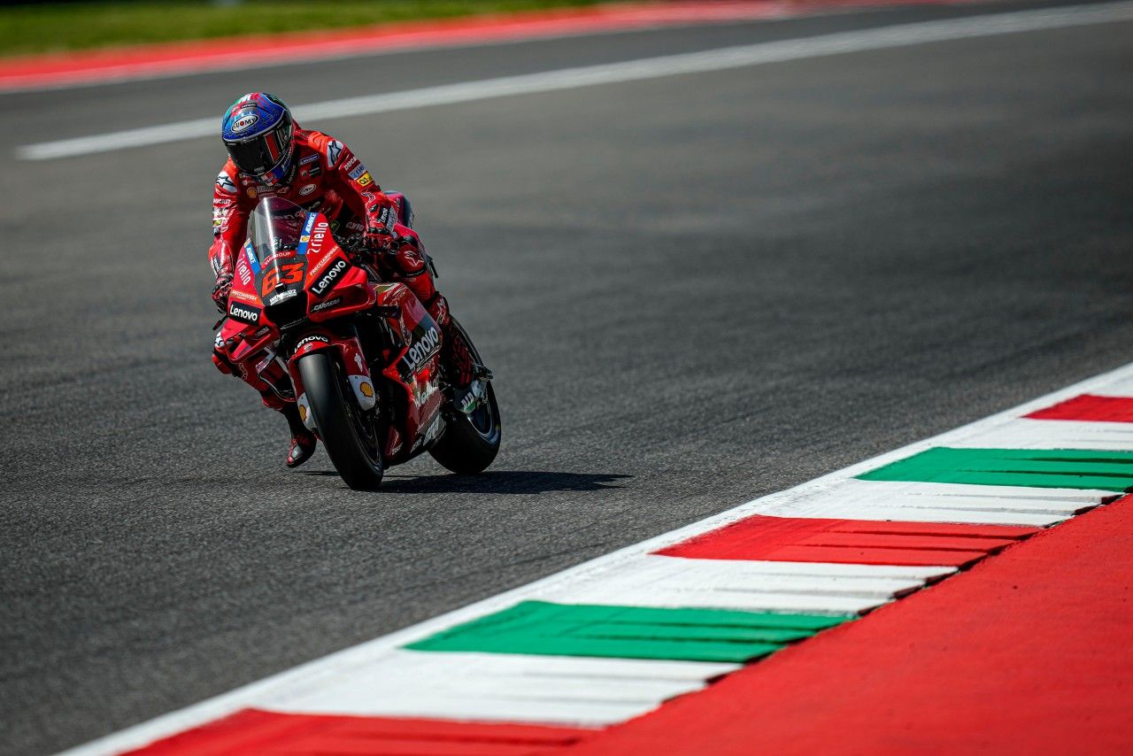 Pecco Bagnaia impone su ritmo para hacerse con la victoria en Mugello