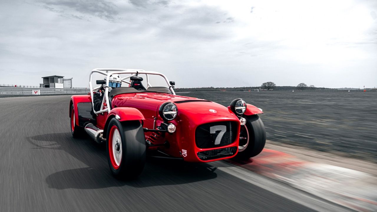 Caterham Seven 420 CUP,  el peso pluma británico para volar en circuitos