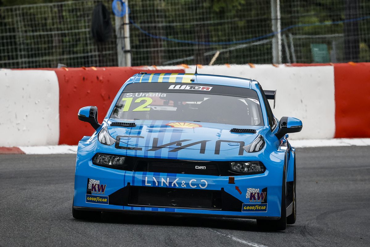 Doblete de Santiago Urrutia en los libres del primer evento del WTCR en Pau