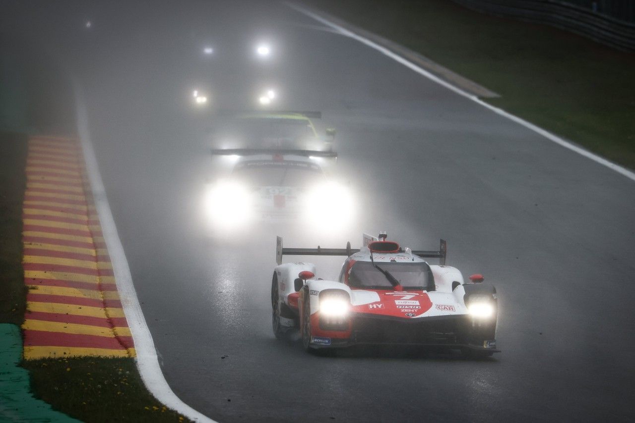 El Toyota #7 recupera la senda de la victoria en un caótico reestreno de Spa