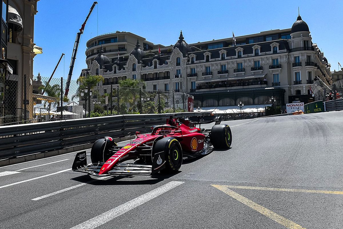 Leclerc golpea primero con Sainz y los Red Bull muy cerca