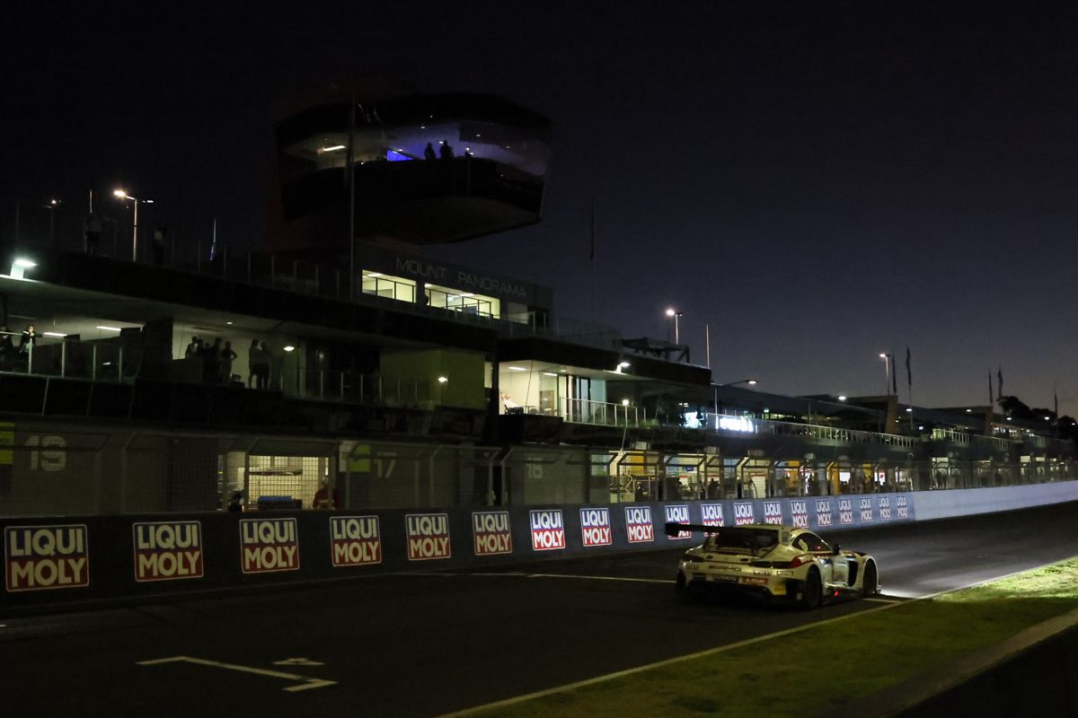 El Mercedes #75 liderado por Jules Gounon gana las 12 Horas de Bathurst