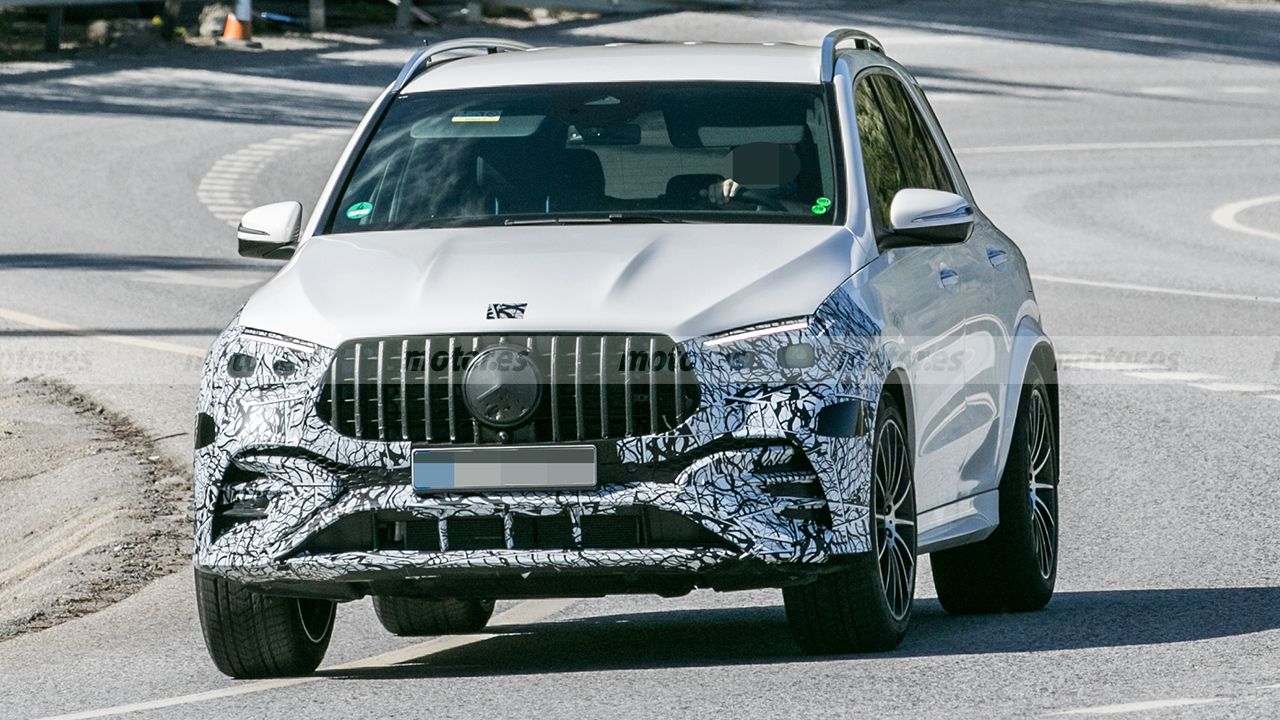 Mercedes-AMG GLE 53 4MATIC+ 2023 - foto espía frontal