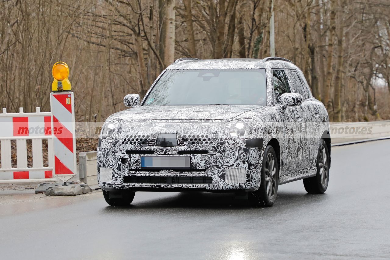 El MINI Countryman JCW 2023, cazado en pruebas en los alrededores de BMW en Múnich