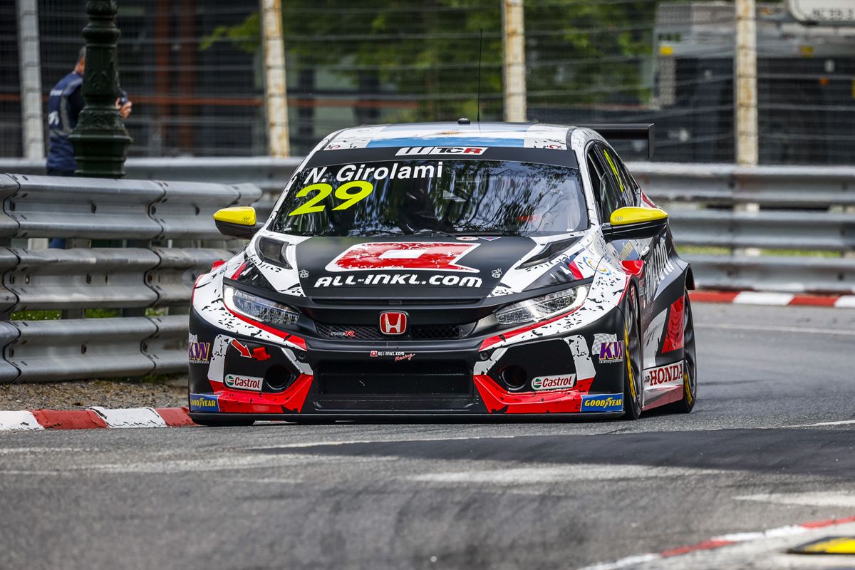 Néstor Girolami reina en Pau y logra la primera pole del WTCR 2022