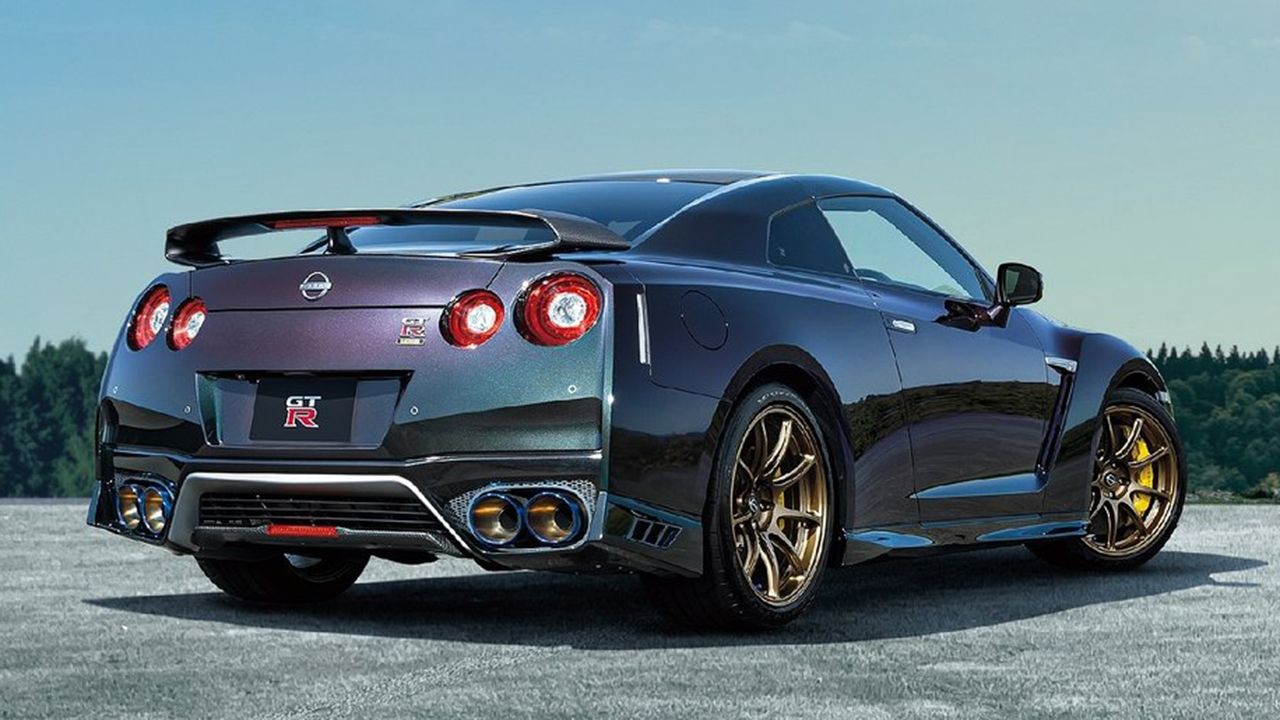 Nissan GT-R - posterior