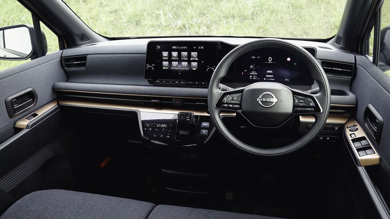 Nissan Sakura - interior