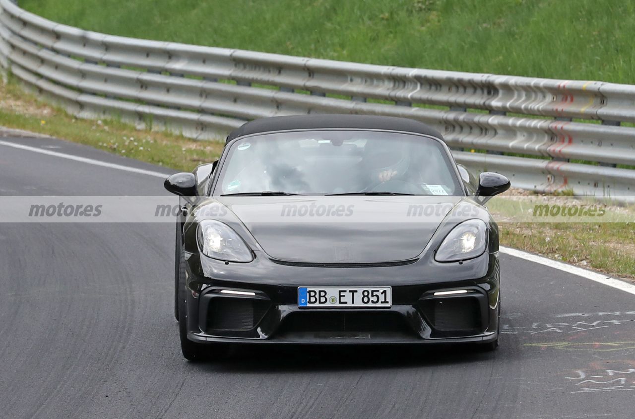 El Porsche 718 Boxster Spyder RS 2023 es avistado en fotos espía en Nürburgring