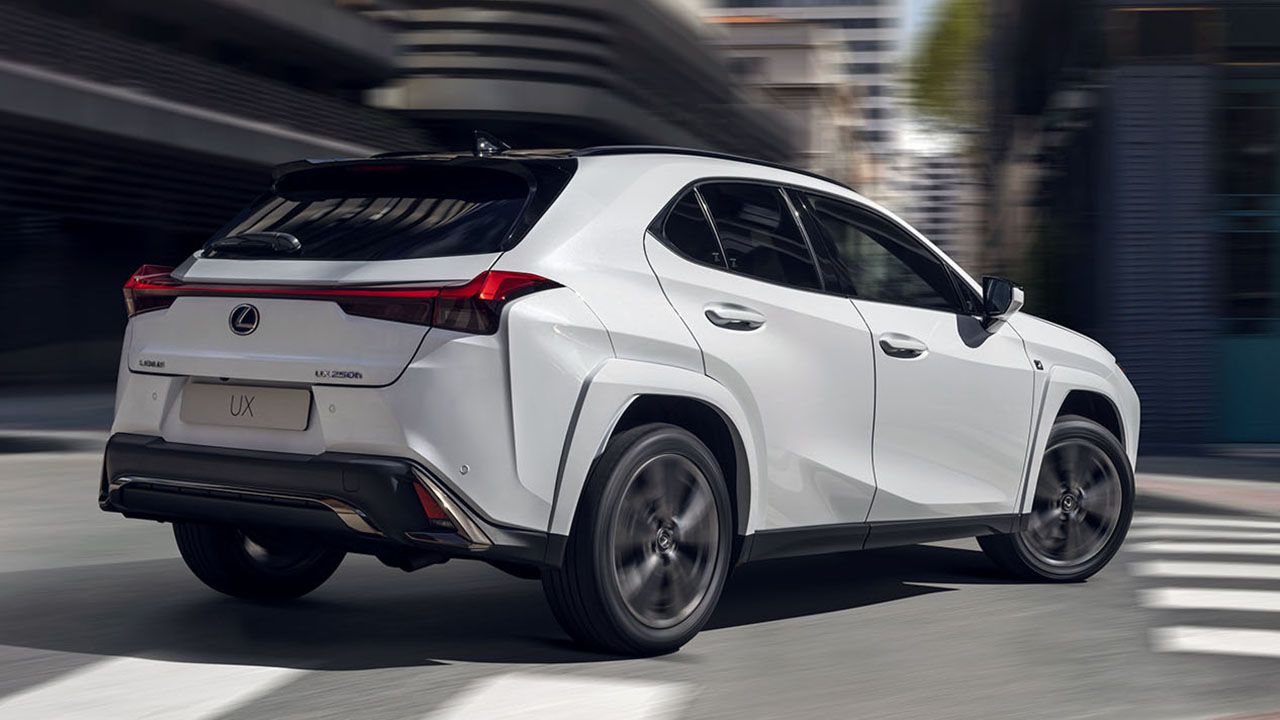 Lexus UX 2023 - posterior