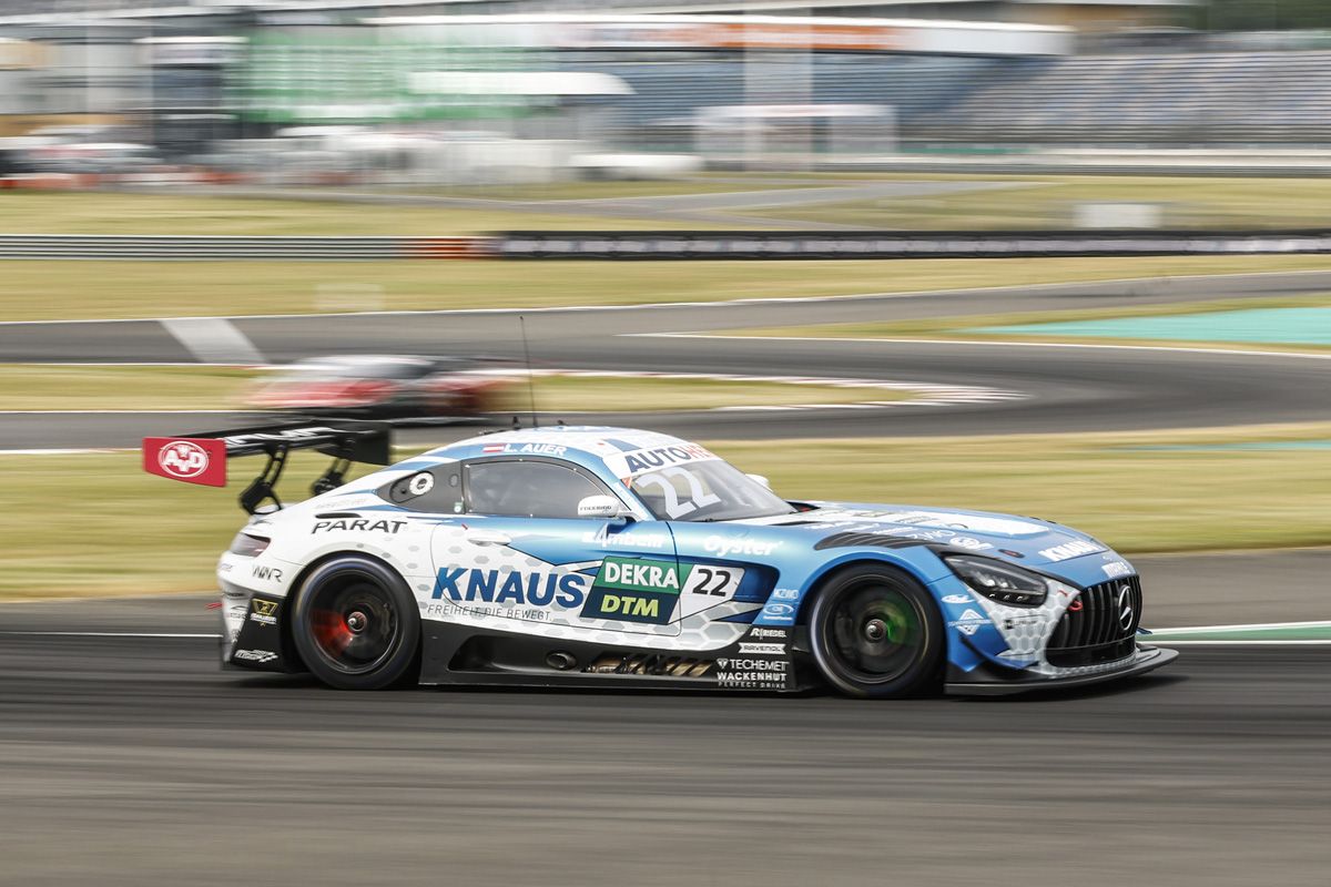 Sheldon Van der Linde sorprende al 'ejercito' Mercedes y gana en Lausitzring