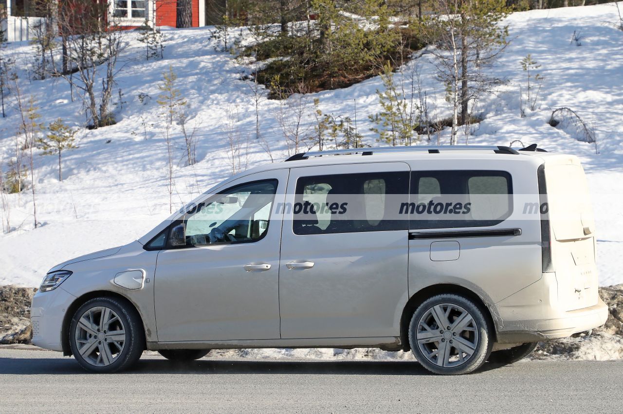 Fotos espía Volkswagen Caddy Maxi eHybrid 2023