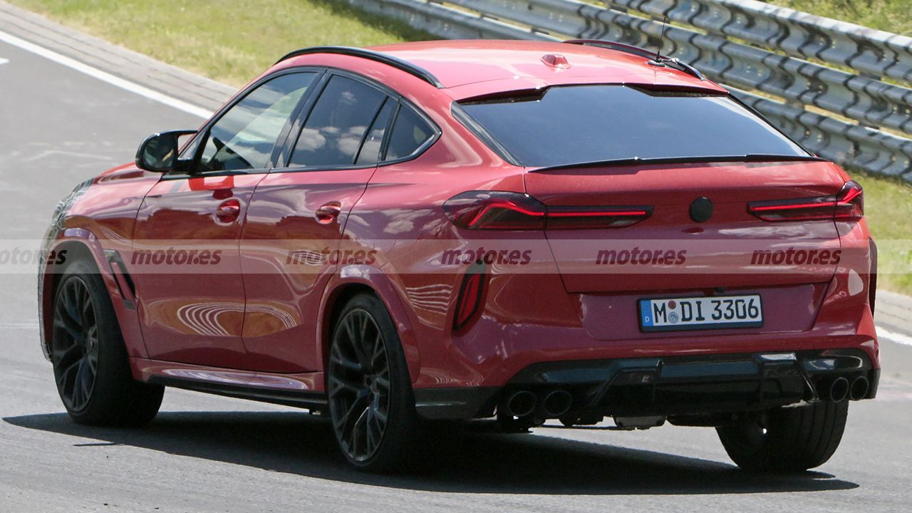 BMW X6 M 2023 - foto espía posterior