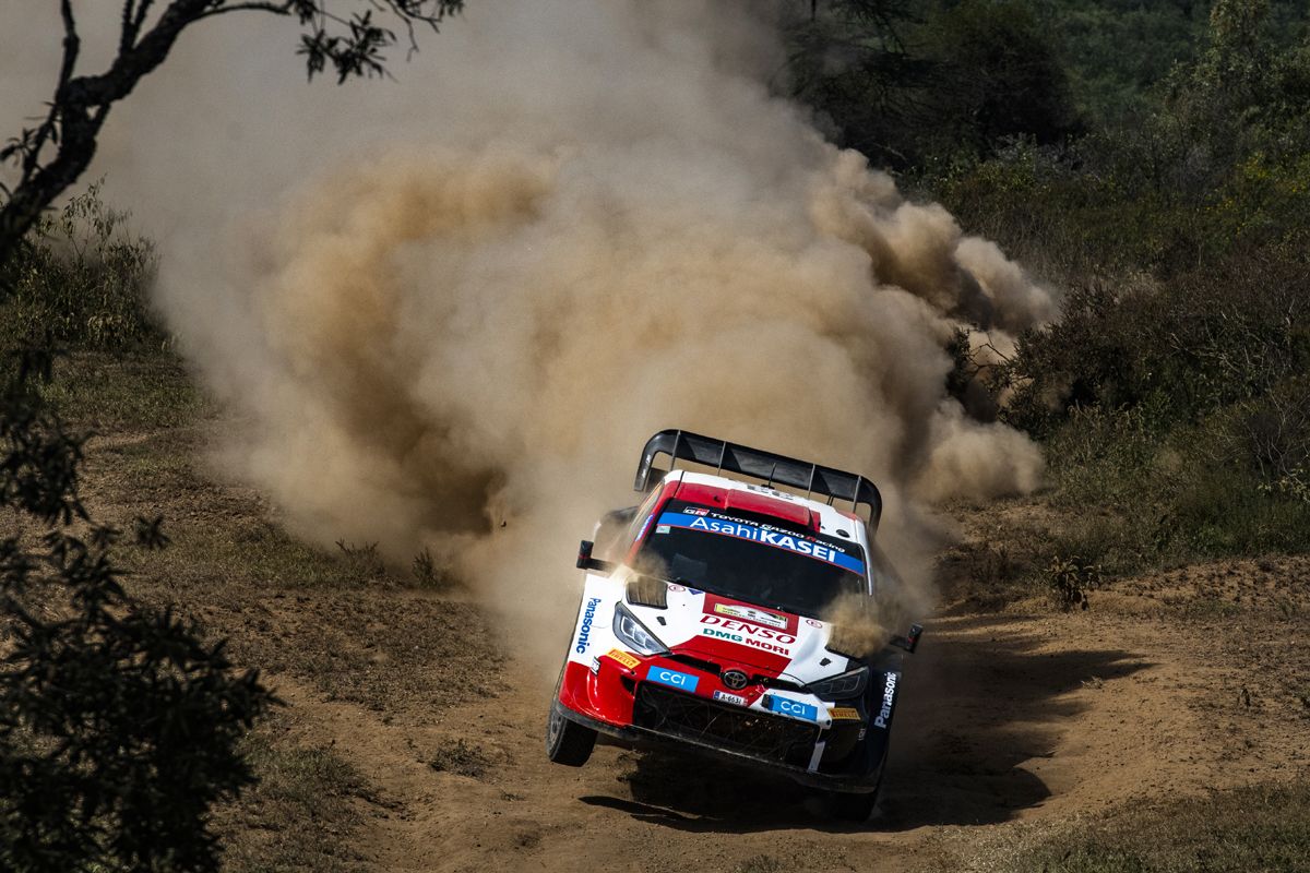 Elfyn Evans sobrevive de una mejor forma en el inicio del Safari Rally