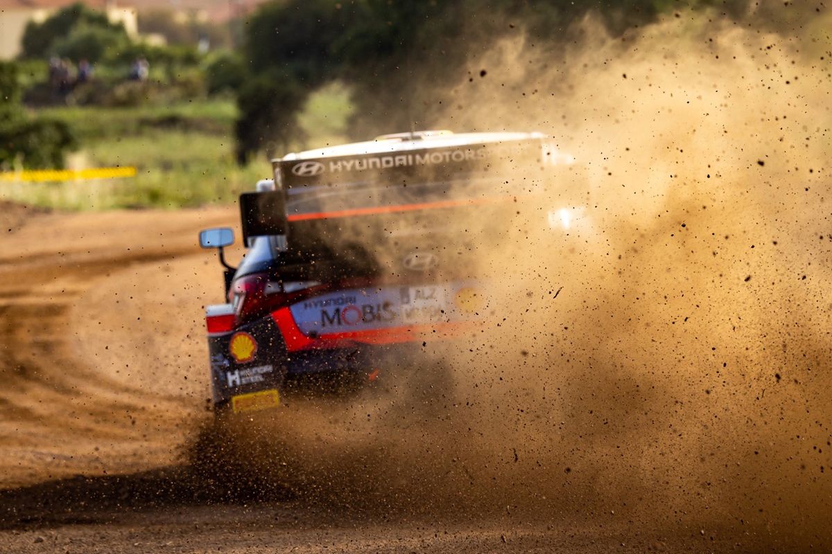 Esapekka Lappi, nuevo líder en Cerdeña tras un abrupto final de viernes