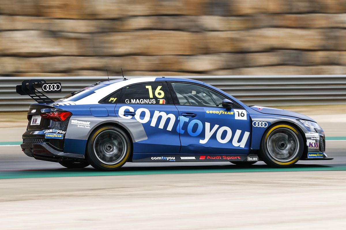 Gilles Magnus resiste los ataques de Rob Huff para ganar en MotorLand