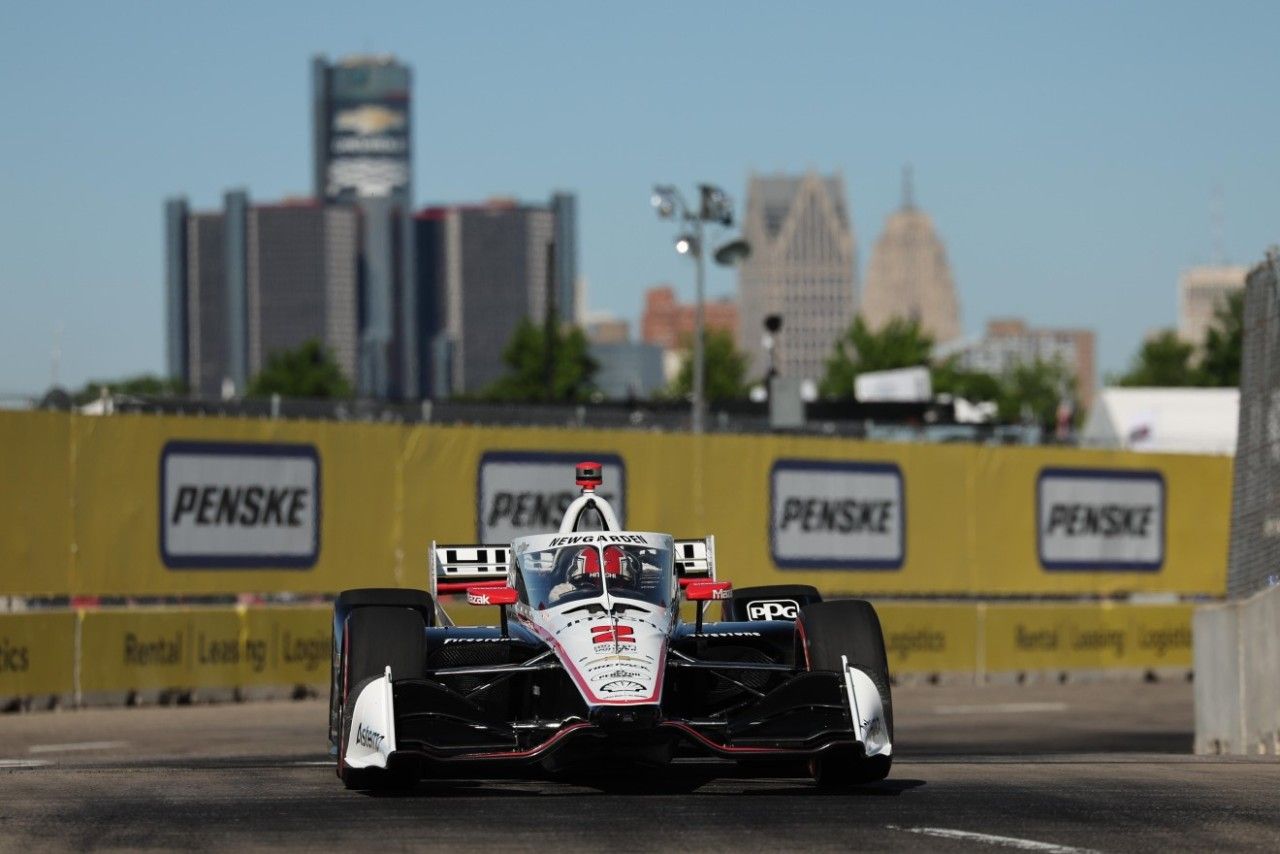 Josef Newgarden arrebata la pole en Detroit a los modestos; mal día para Palou