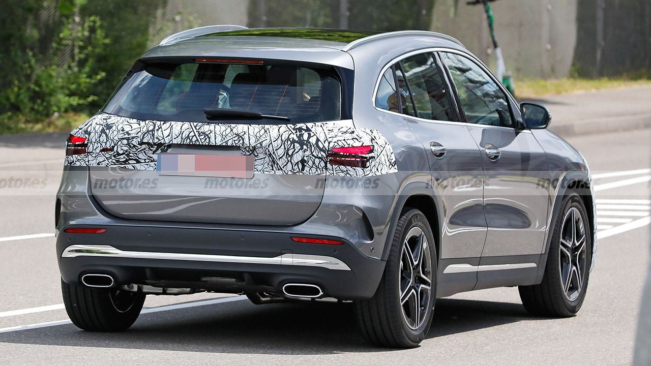 Mercedes GLA 2023 - foto espía posterior