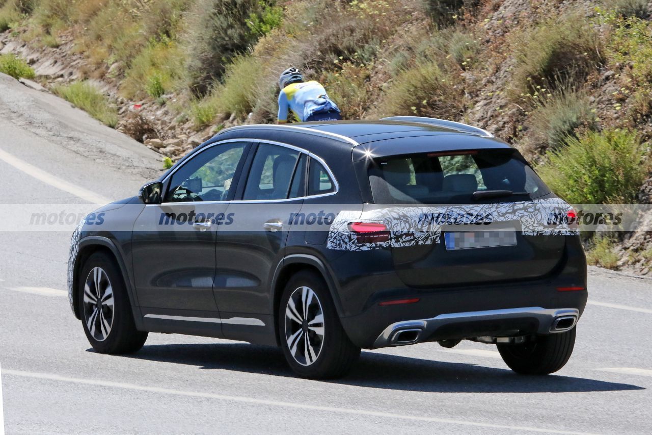 Foto espía Mercedes GLA Facelift 2023