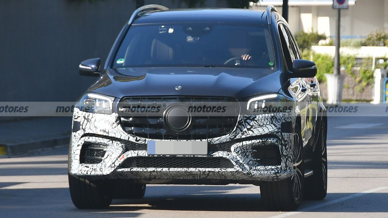 Mercedes GLS 2023 - foto espía frontal