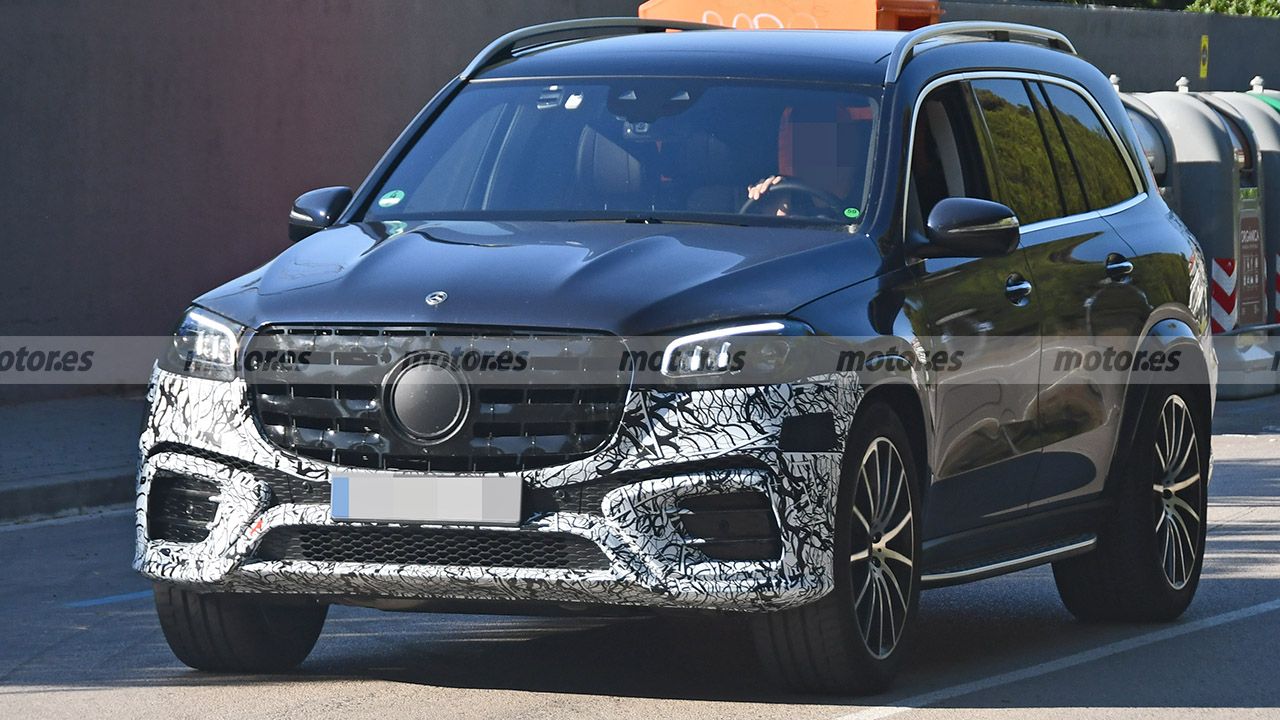 Mercedes GLS 2023, la renovación del enorme y lujoso SUV se deja ver a plena luz del día