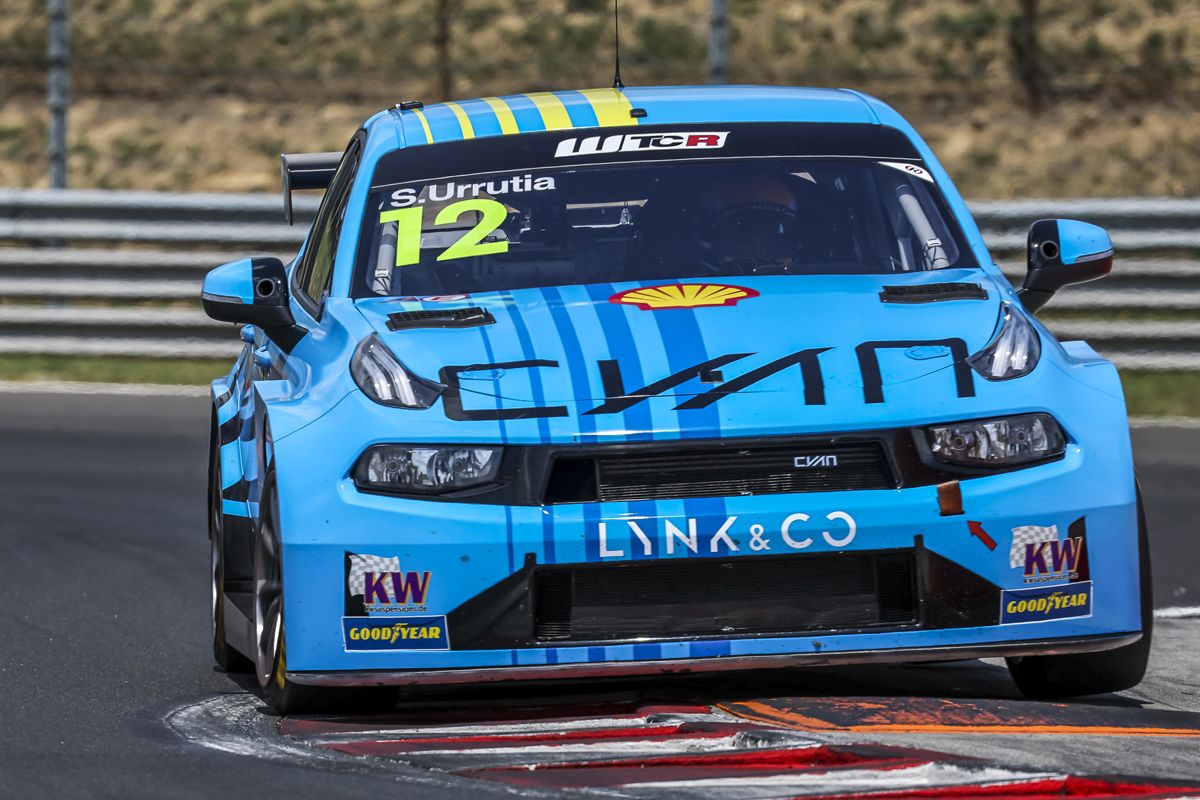 Mikel Azcona brilla en Hungría y conquista su primera pole con Hyundai en el WTCR