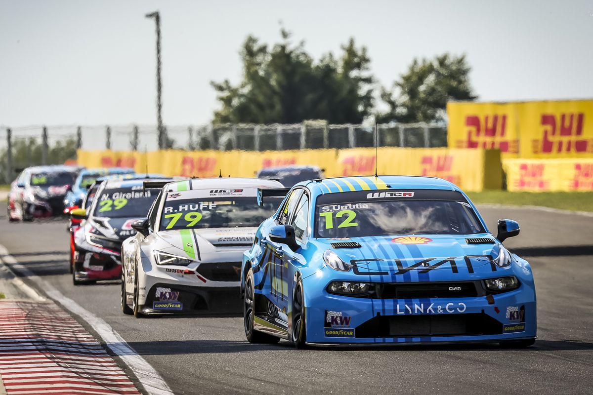 Mikel Azcona toma el liderato del WTCR tras su paso por Hungaroring