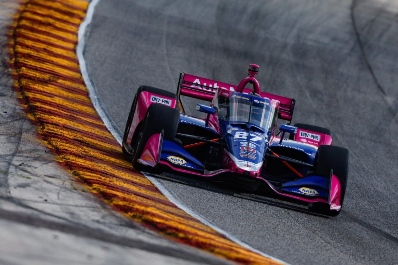 Alexander Rossi vuelve por sus fueros con la pole en Road America: 3º lugar para Palou