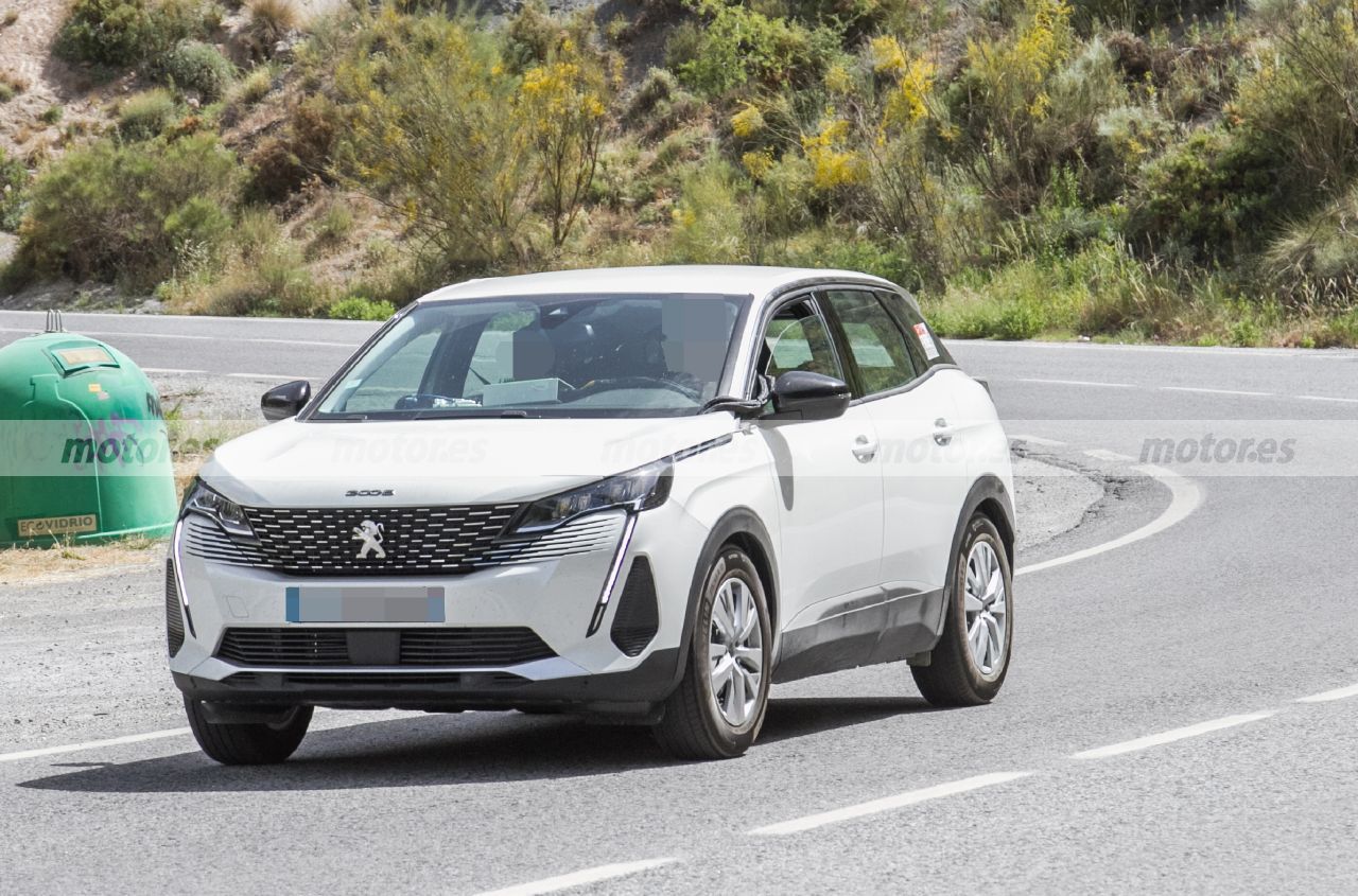 El Peugeot 3008 prueba una inédita tecnología MHEV en estas fotos espía