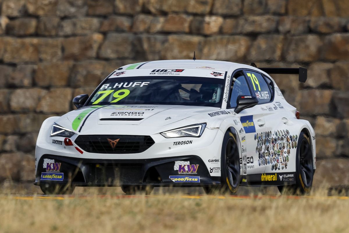 Rob Huff y Yann Ehrlacher se reparten los libres del WTCR en MotorLand