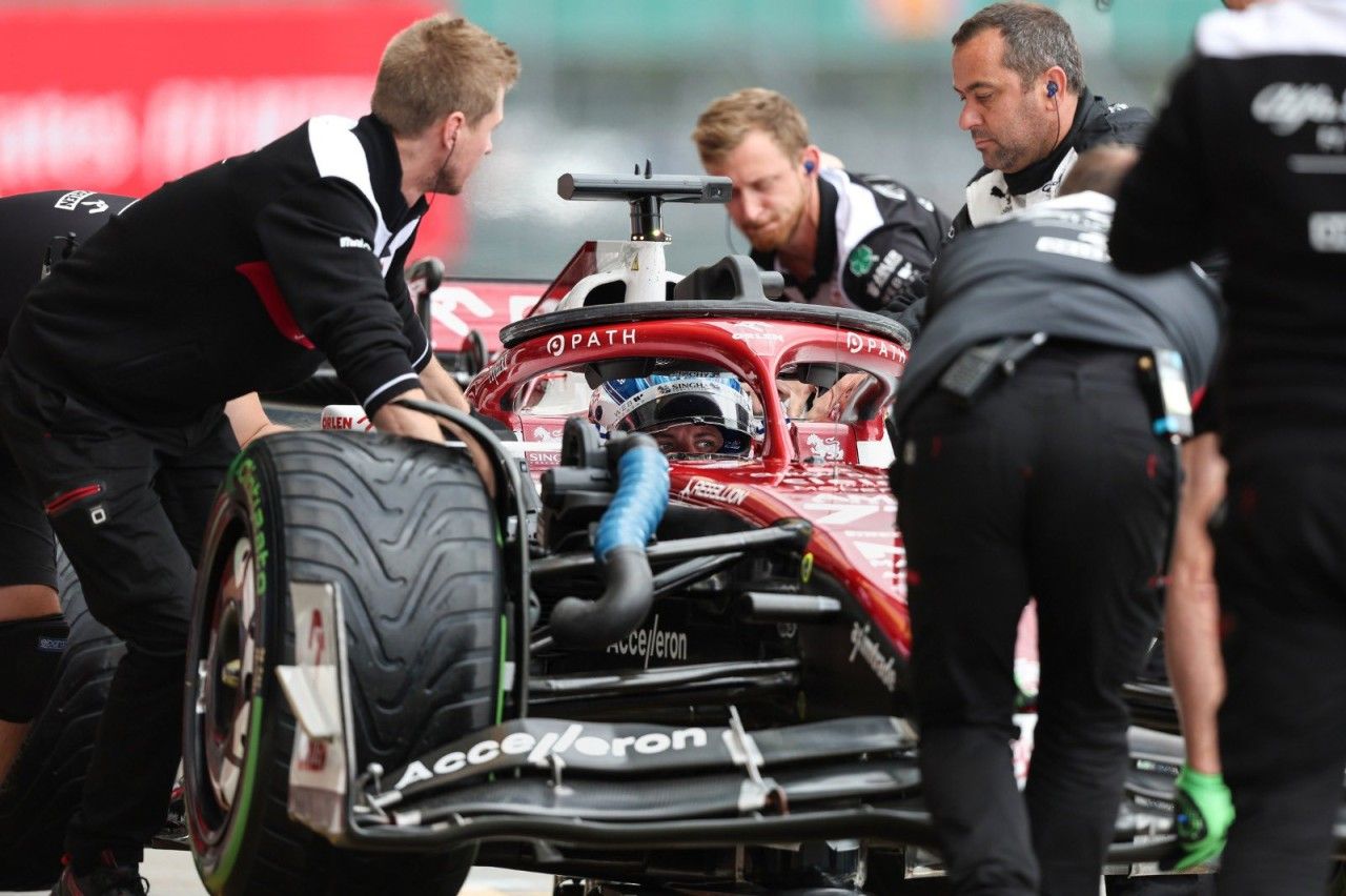 Bottas, el más rápido en unos libres con mucha agua y poca historia