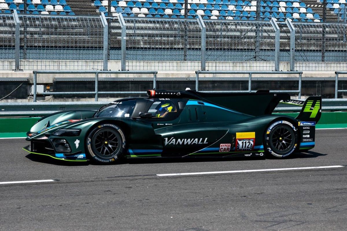 ByKolles completa un nuevo test con el Vanwall Vandervell LMH en Lausitzring