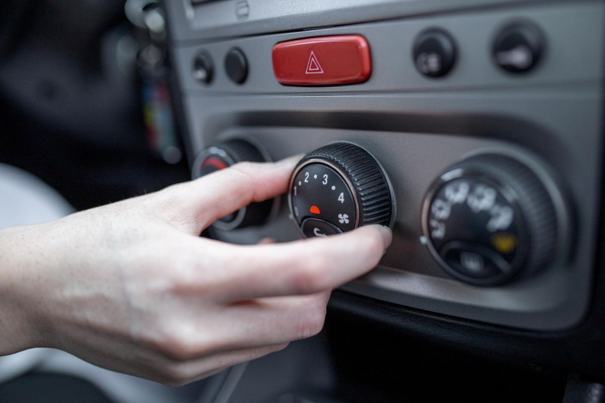 Cómo hacer que el aire acondicionado del coche enfríe más