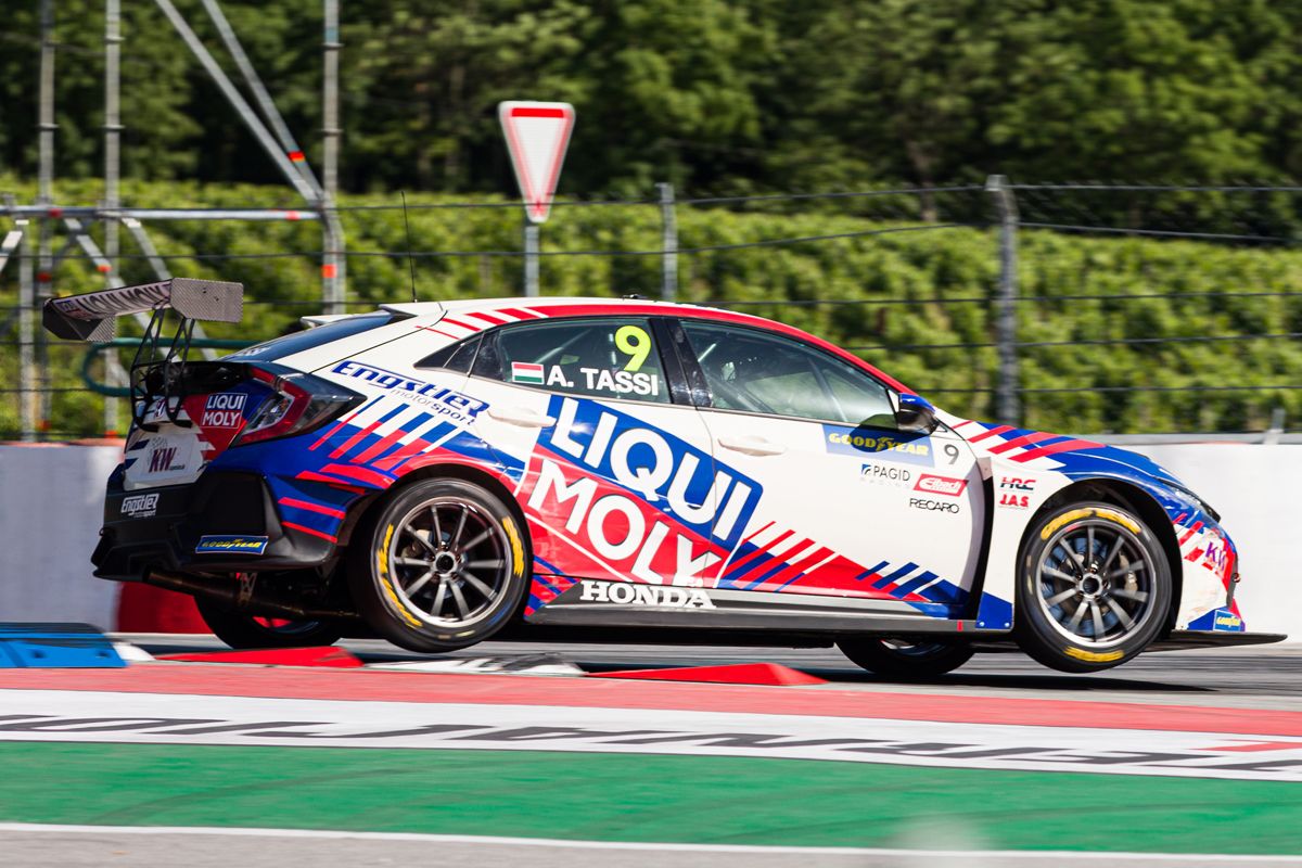 Estratégica victoria de Rob Huff en la segunda manga del WTCR en Vila Real