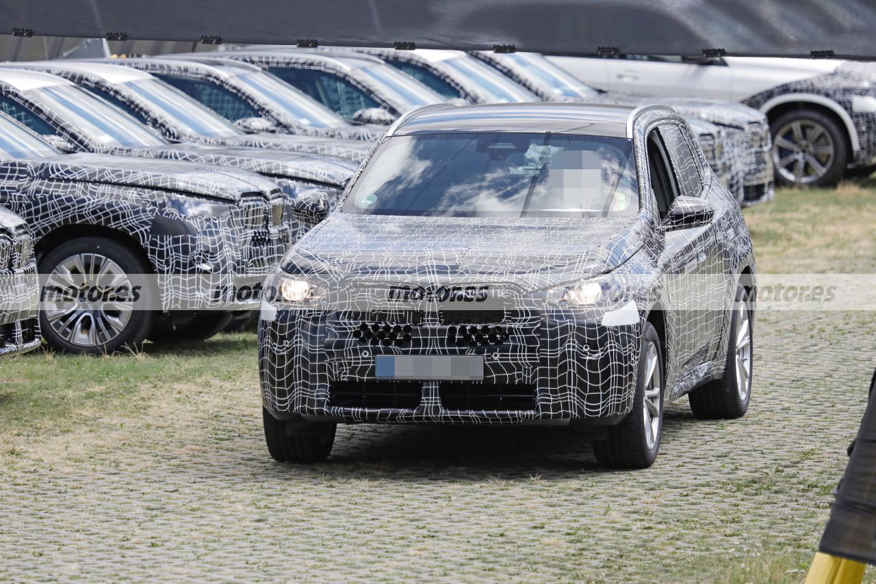 Sorprendido el BMW X3 PHEV entre una flota de prototipos