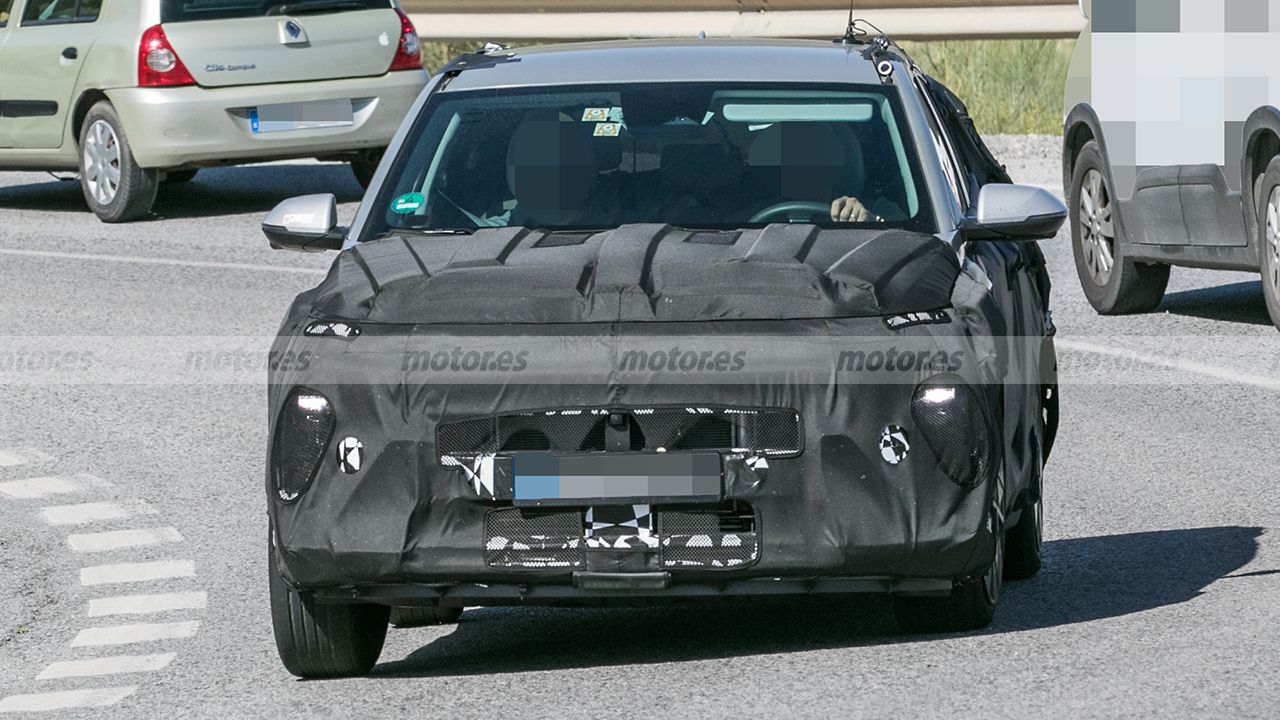 Hyundai Kona 2024 - foto espía frontal