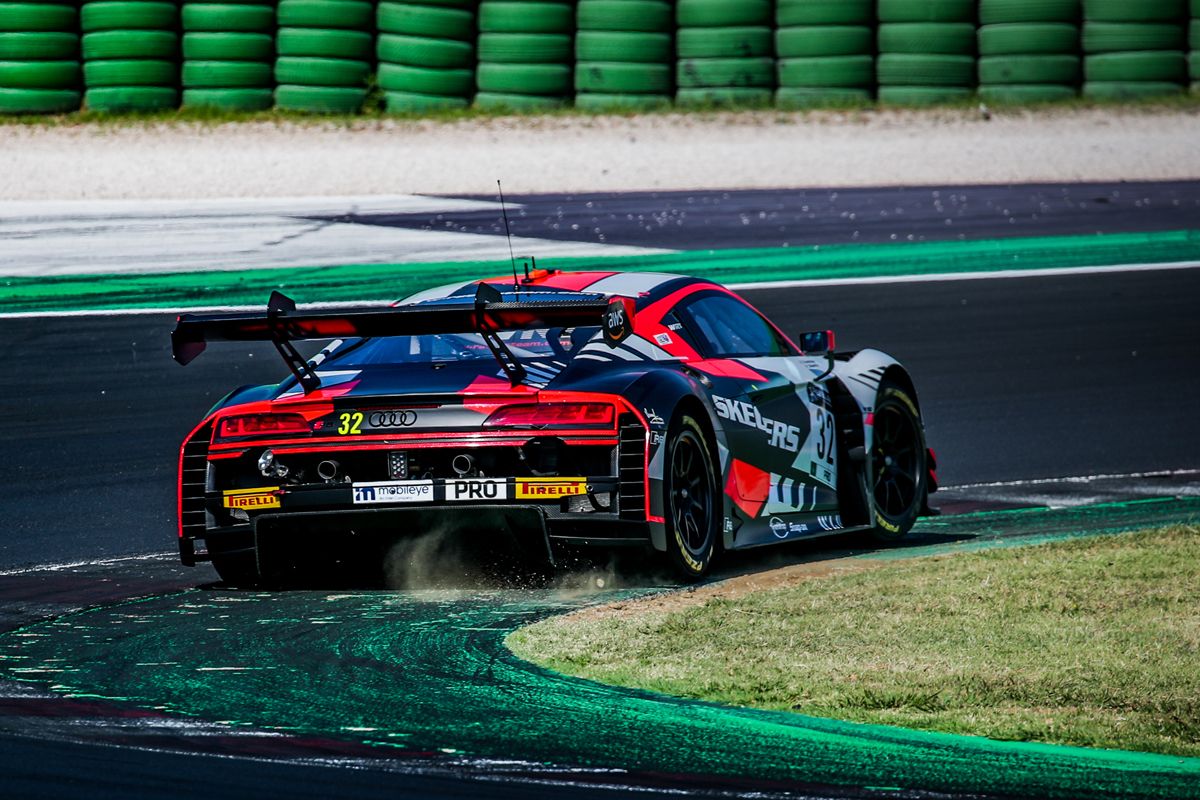 Incontestable victoria del Audi #32 sobre el Mercedes #89 en Misano