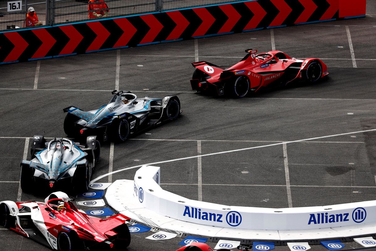 Jake Dennis aprovecha su pole y gana el primer asalto del ePrix de Londres