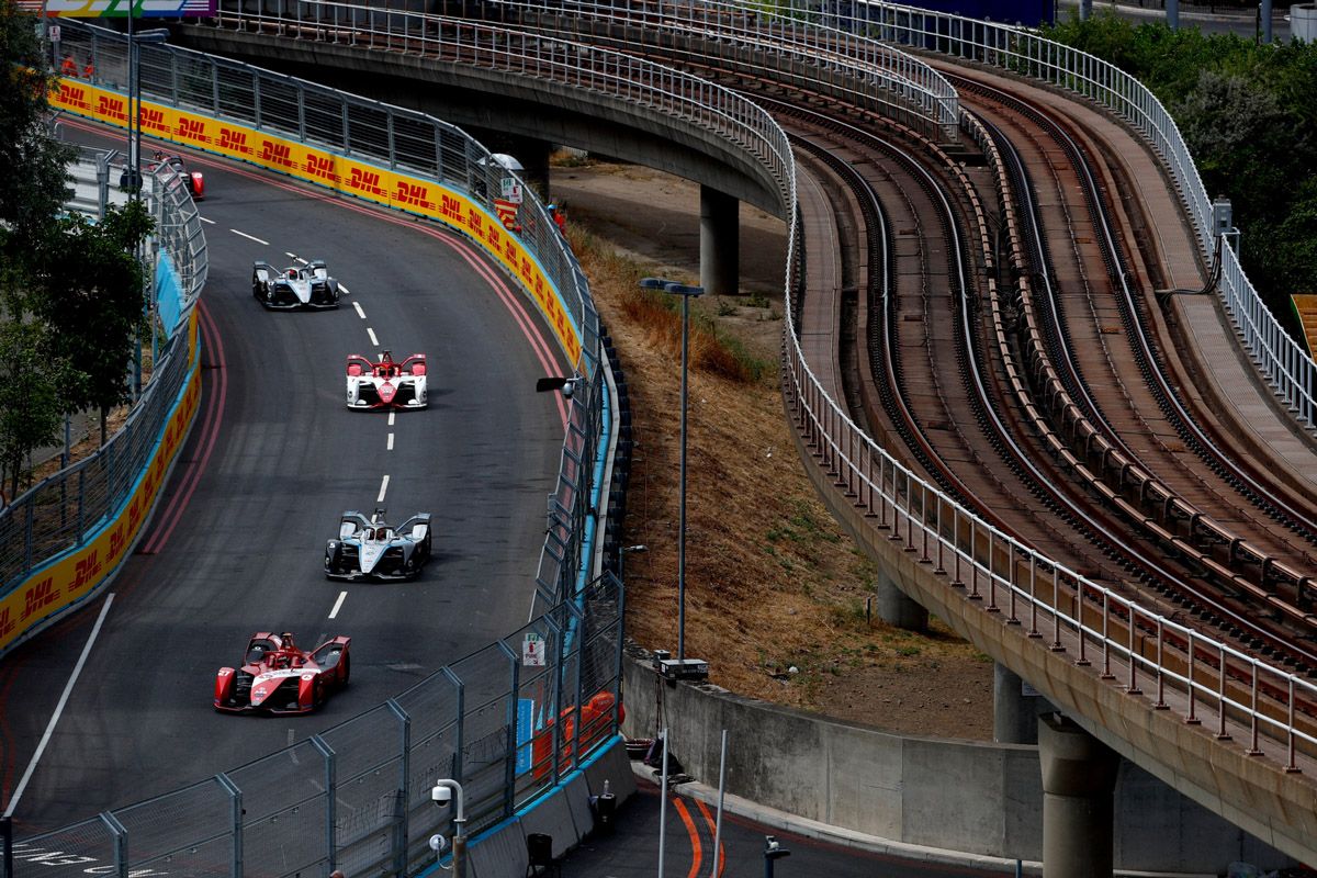 Jake Dennis aprovecha su pole y gana el primer asalto del ePrix de Londres