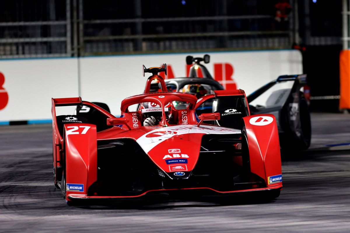 Jake Dennis aprovecha su pole y gana el primer asalto del ePrix de Londres