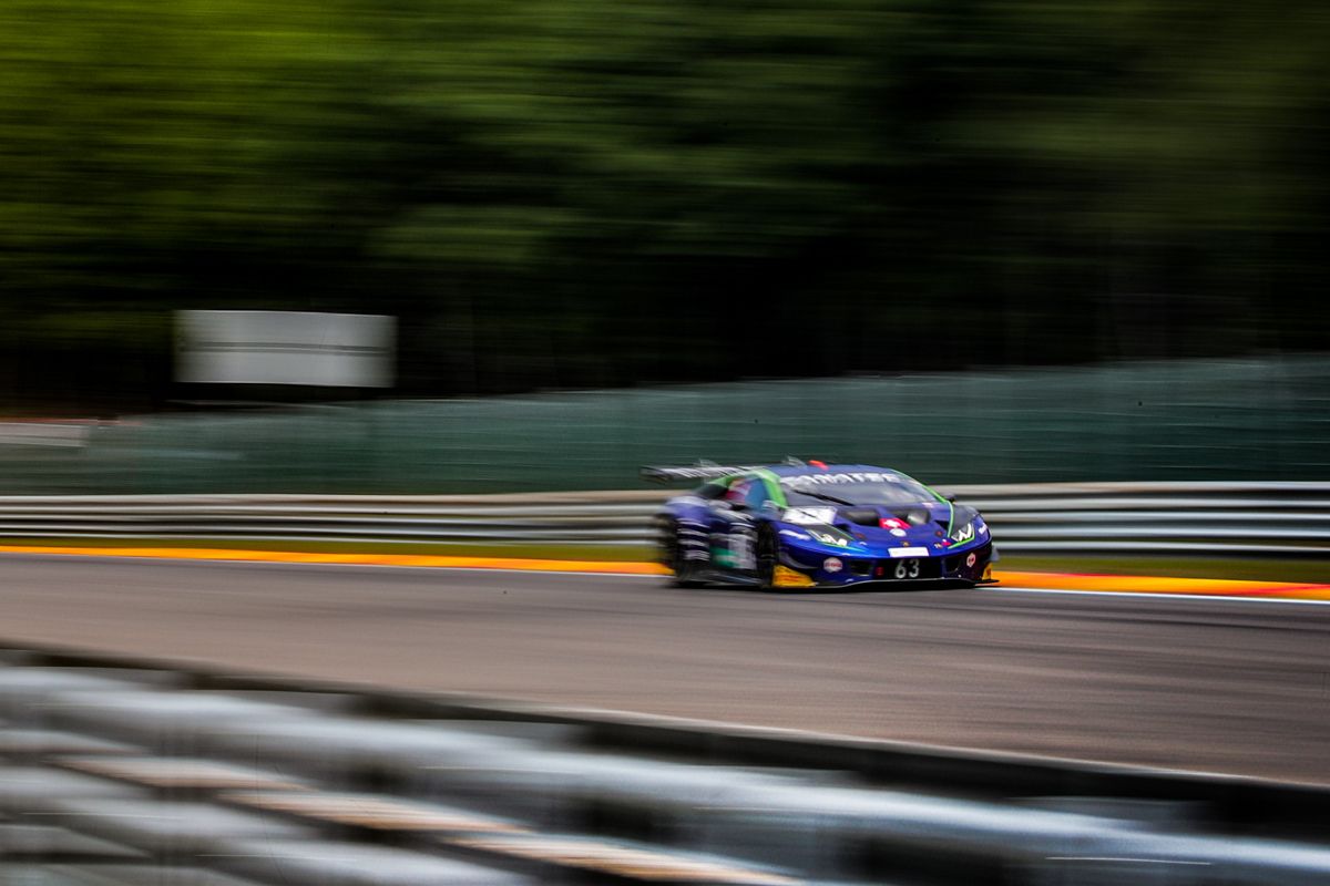 El Lamborghini #63 'rompe' la fiesta de Ferrari en el warm up de Spa