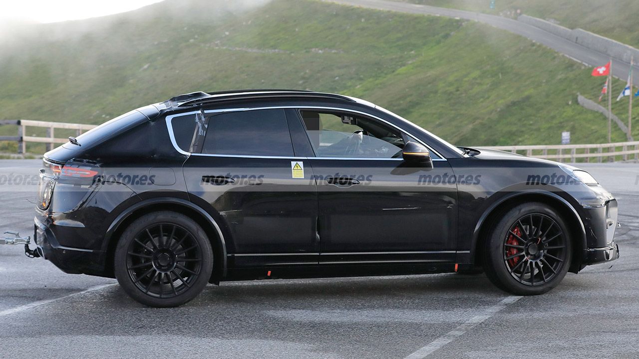 Porsche Macan EV - foto espía lateral