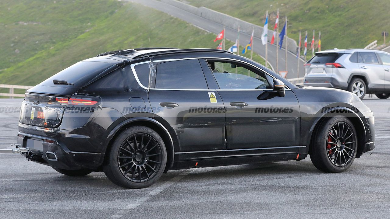 Foto espía Porsche Macan EV 2023