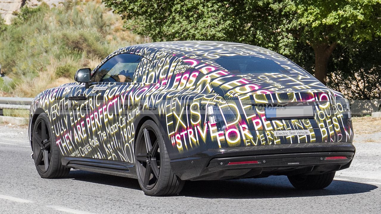 Rolls-Royce Spectre - foto espía posterior