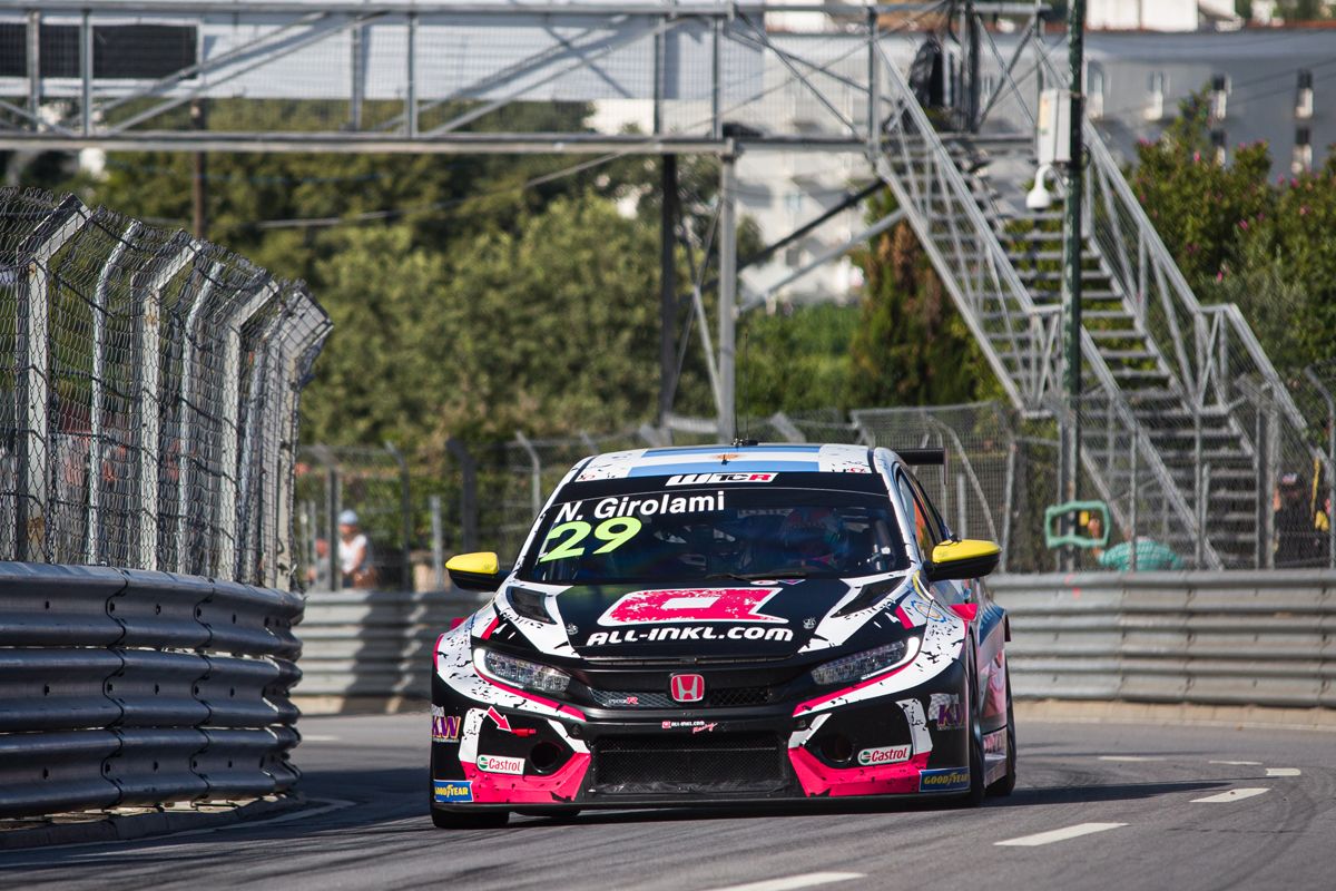 Santiago Urrutia se impone en la carrera principal del WTCR en Vila Real