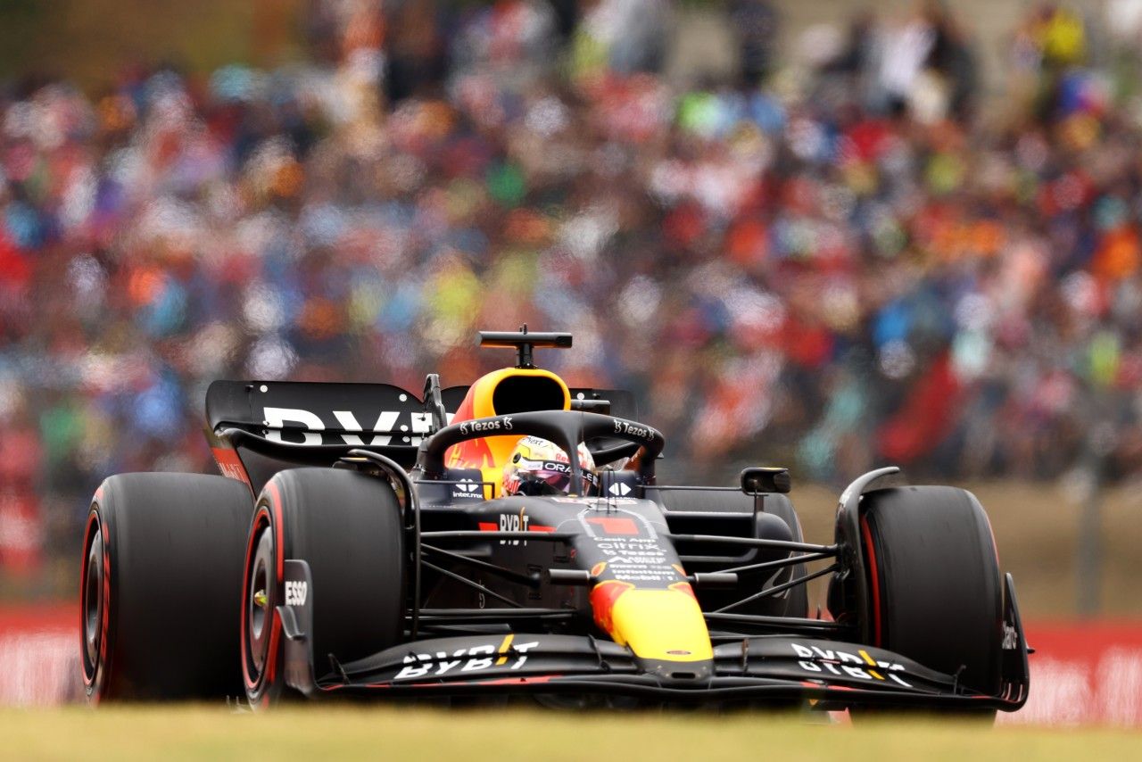 Verstappen se lleva una carrera que Ferrari regaló con otra pésima estrategia