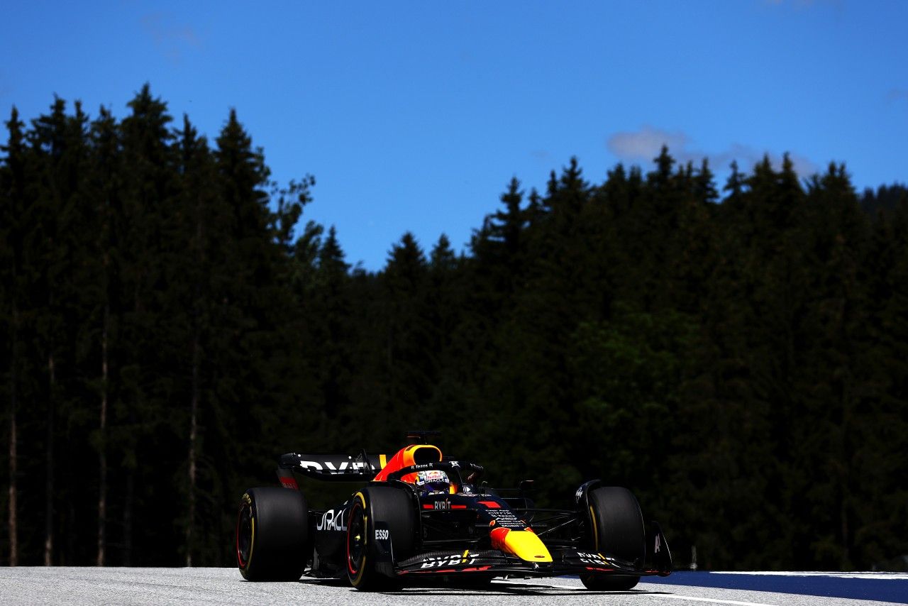 Verstappen enloquece a los fans del Red Bull Ring en los únicos libres del viernes